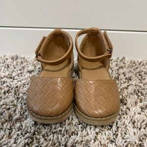 Old Navy Toddler shoes - brown - Sz 6